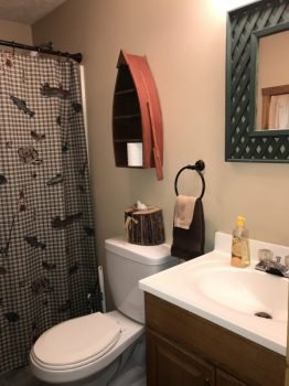 The Angler Cottage bathroom Moonlight bay resort