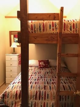 bunk bed The Lake House Cottage Moonlight Bay Resort