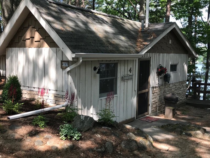The Lake House Cottage exterior Moonlight bay resort traverse city