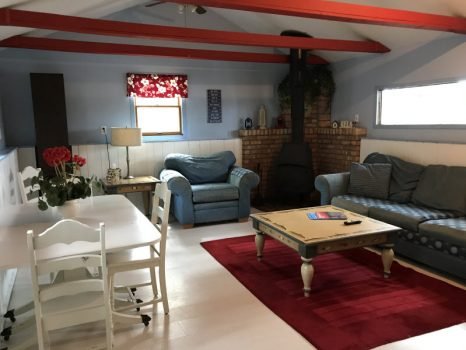 The Lake House living/dining room Moonlight Bay Resort